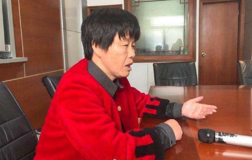 黄海霞顶替之路，变化中的自信与成就感展现