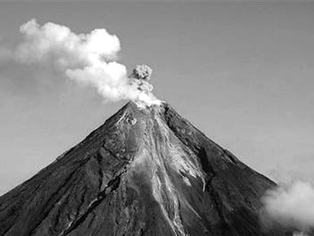 小巷深处的独特火山爆发，最新活火山主题特色小店惊艳亮相